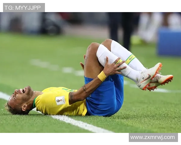 足球明星受伤后绷带包扎瞬间高清图片展现运动员坚韧不拔的精神与毅力